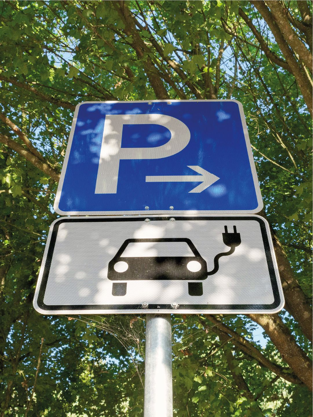Schild auf dem Ladestationen abgebildet sind