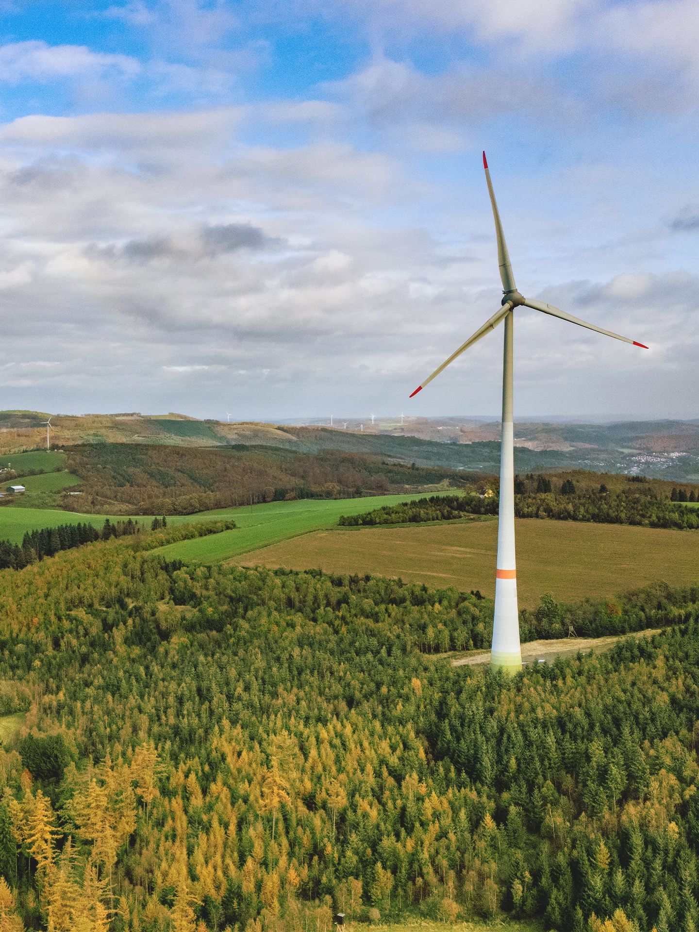 Windrad auf einem Feld