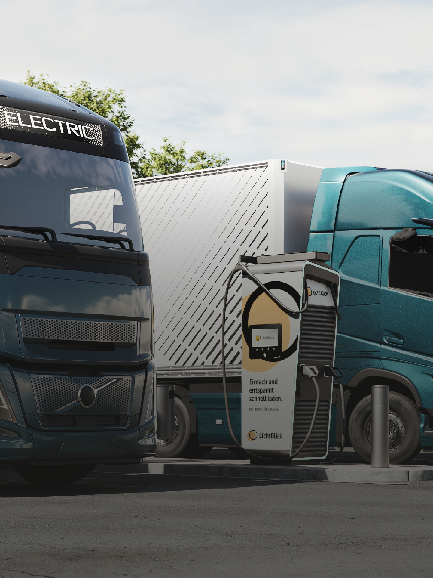 E-LKW wird an einer Ladestation von LichtBlick geladen