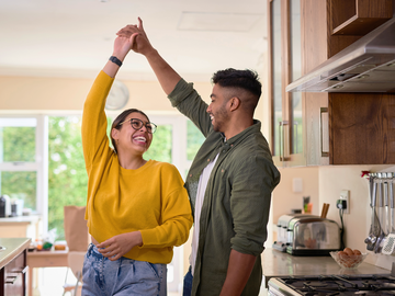 Paerchen tanzt in der Kueche-Oekostrom-Duisburg