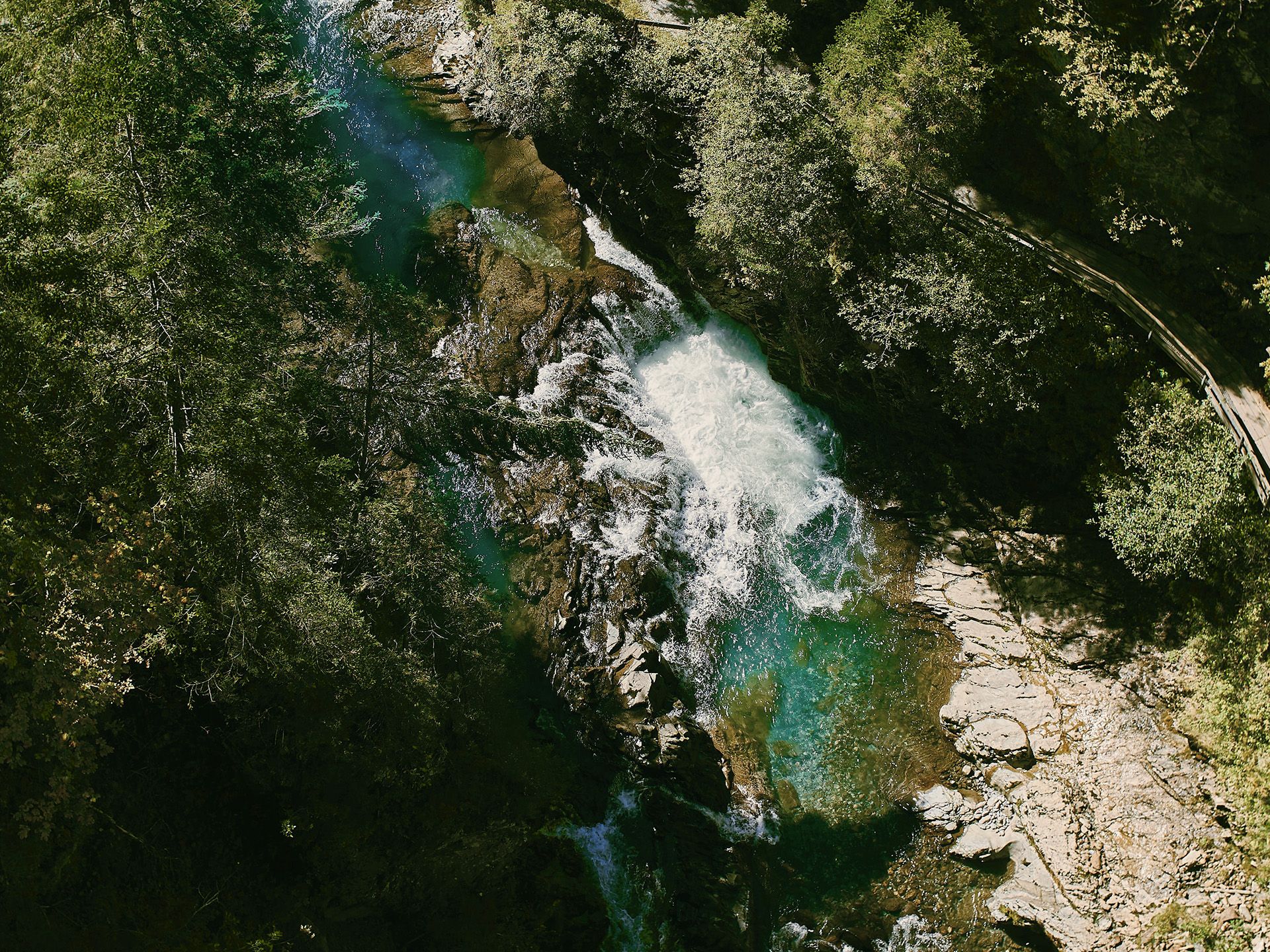 Fluss im Gebirge