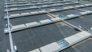 Unterkonstruktion einer Solaranlage auf einem Flachdach