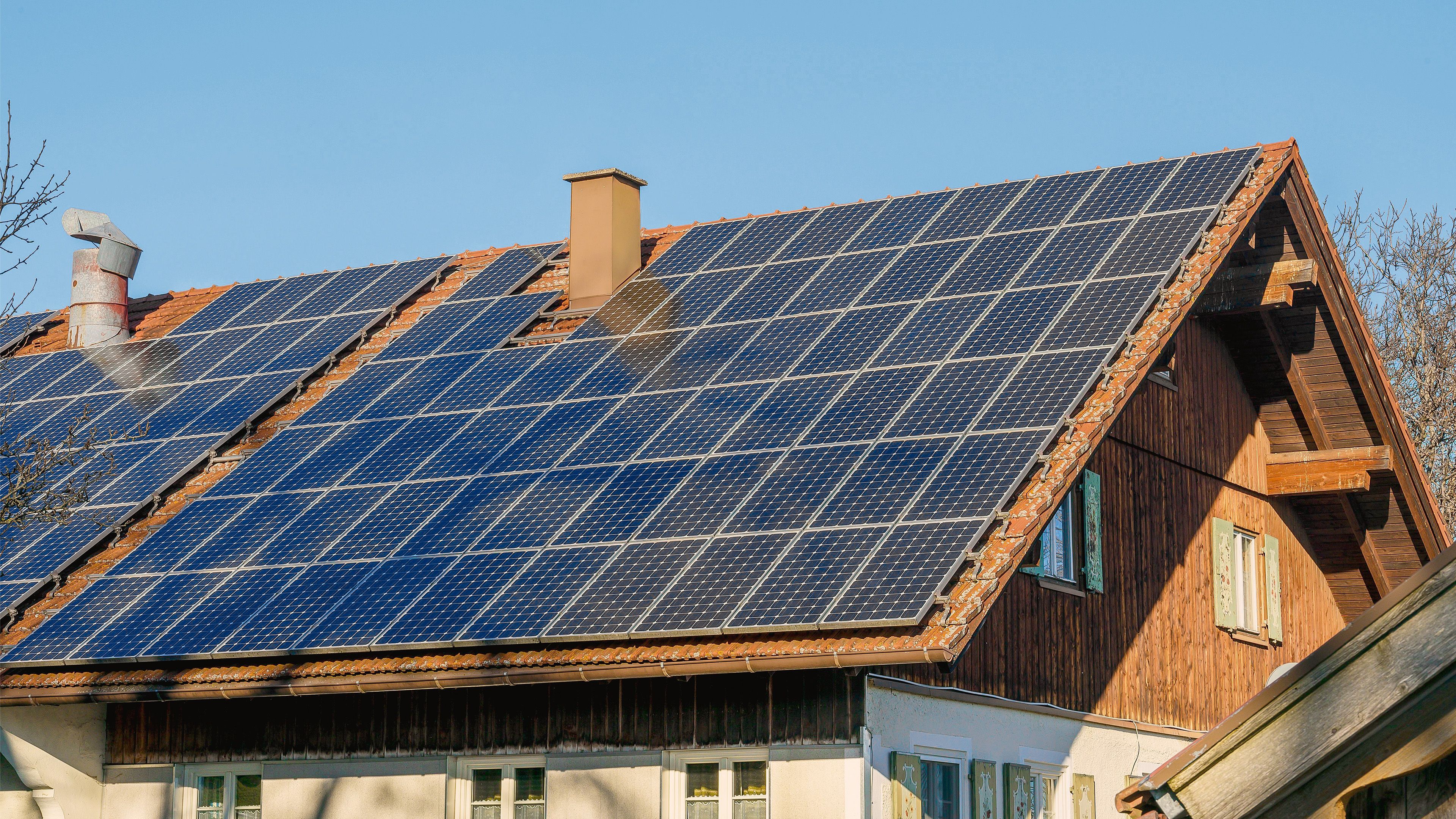 Haus mit Solar auf dem Dach in Bayern