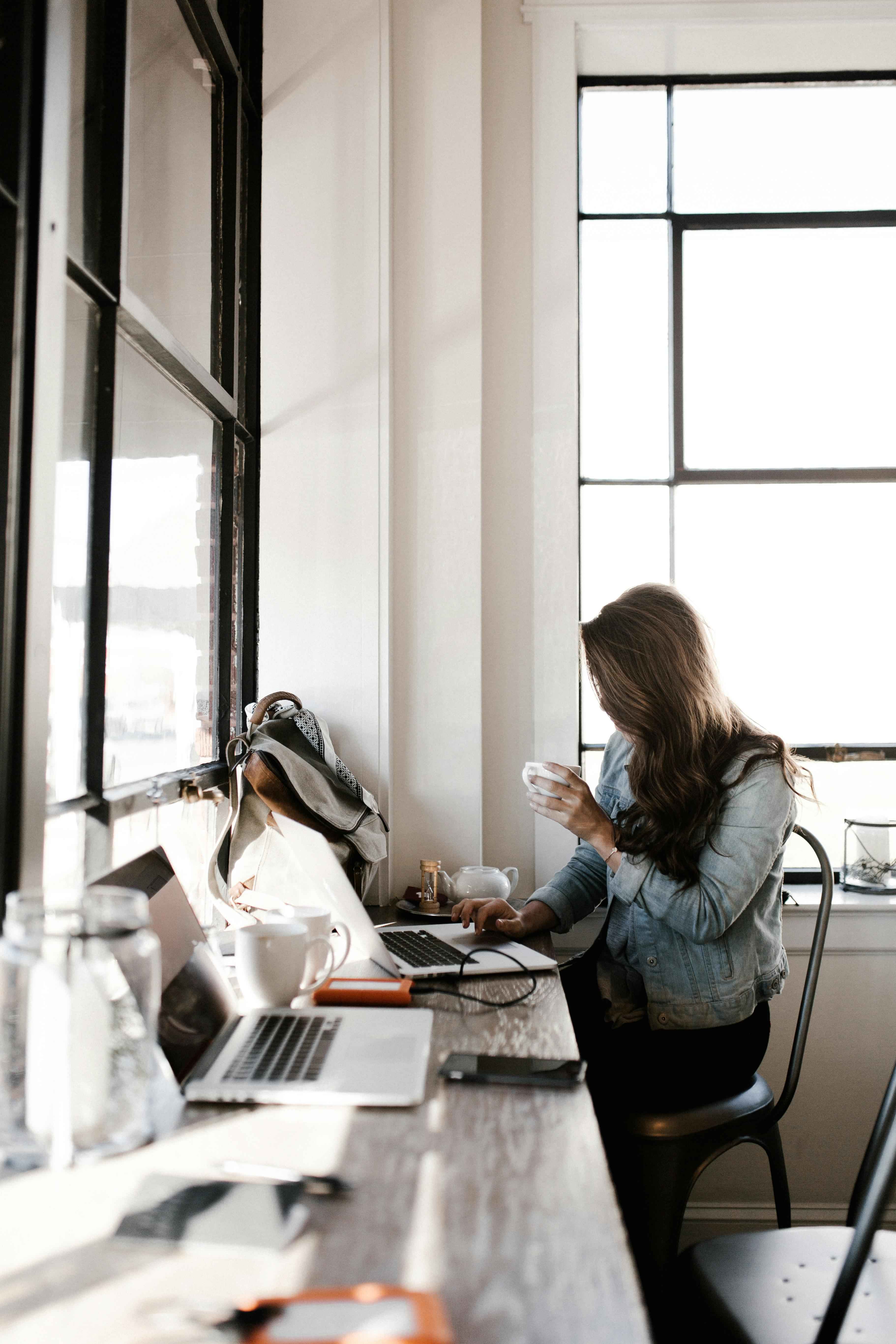 Auto-entrepreneure au travail