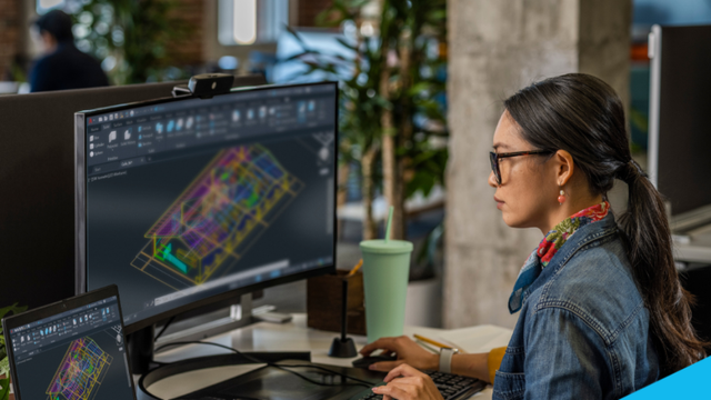 ARKANCE asiantuntija tietokoneella jossa on Autocad LT