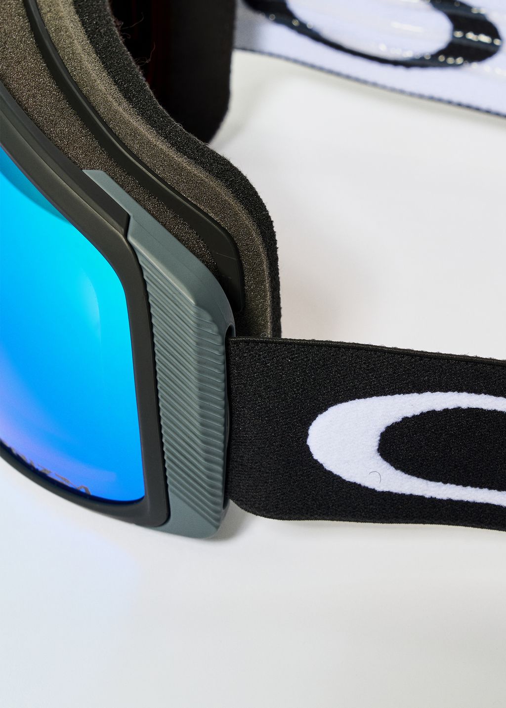 Oakley Flight Tracker M Matte Black / Prizm Argon Iridium Goggles