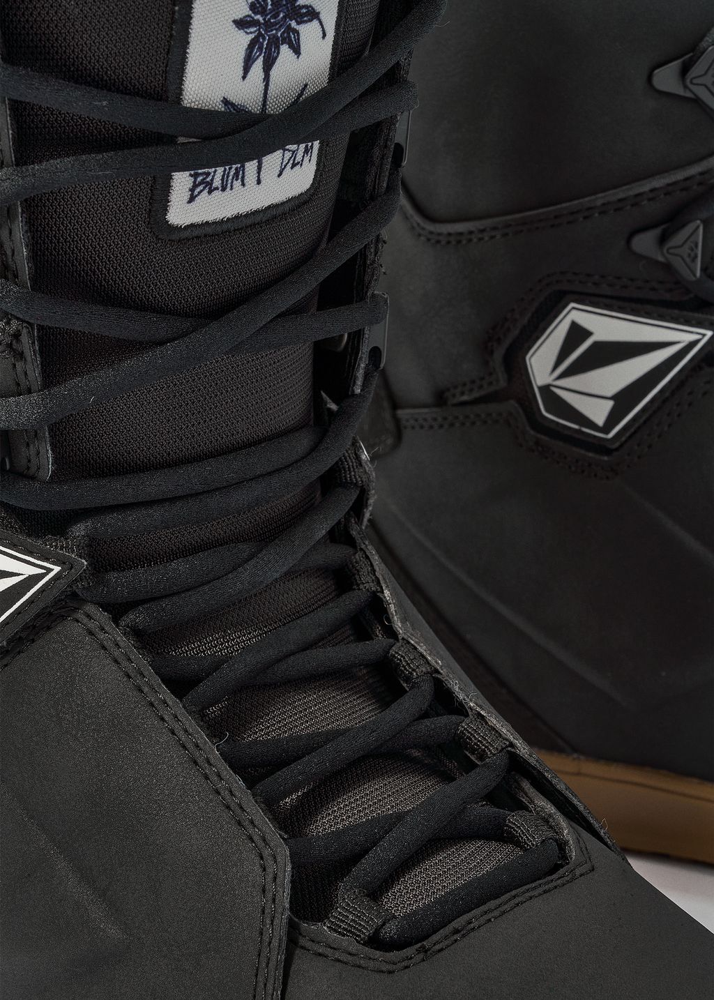 ThirtyTwo Lashed X Volcom Snowboard Boots