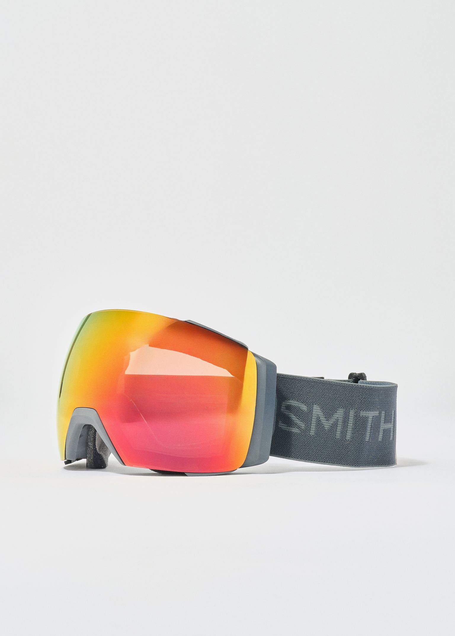 I/O MAG XL Slate / ChromaPop Everyday Red Mirror image