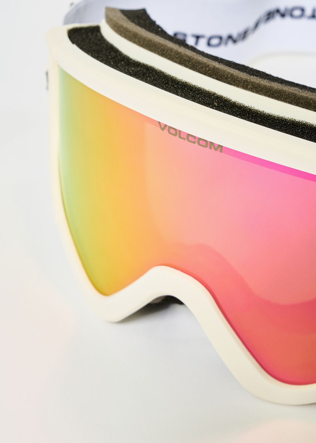 Volcom Attunga Matte White / Pink Chrome + Yellow Goggles