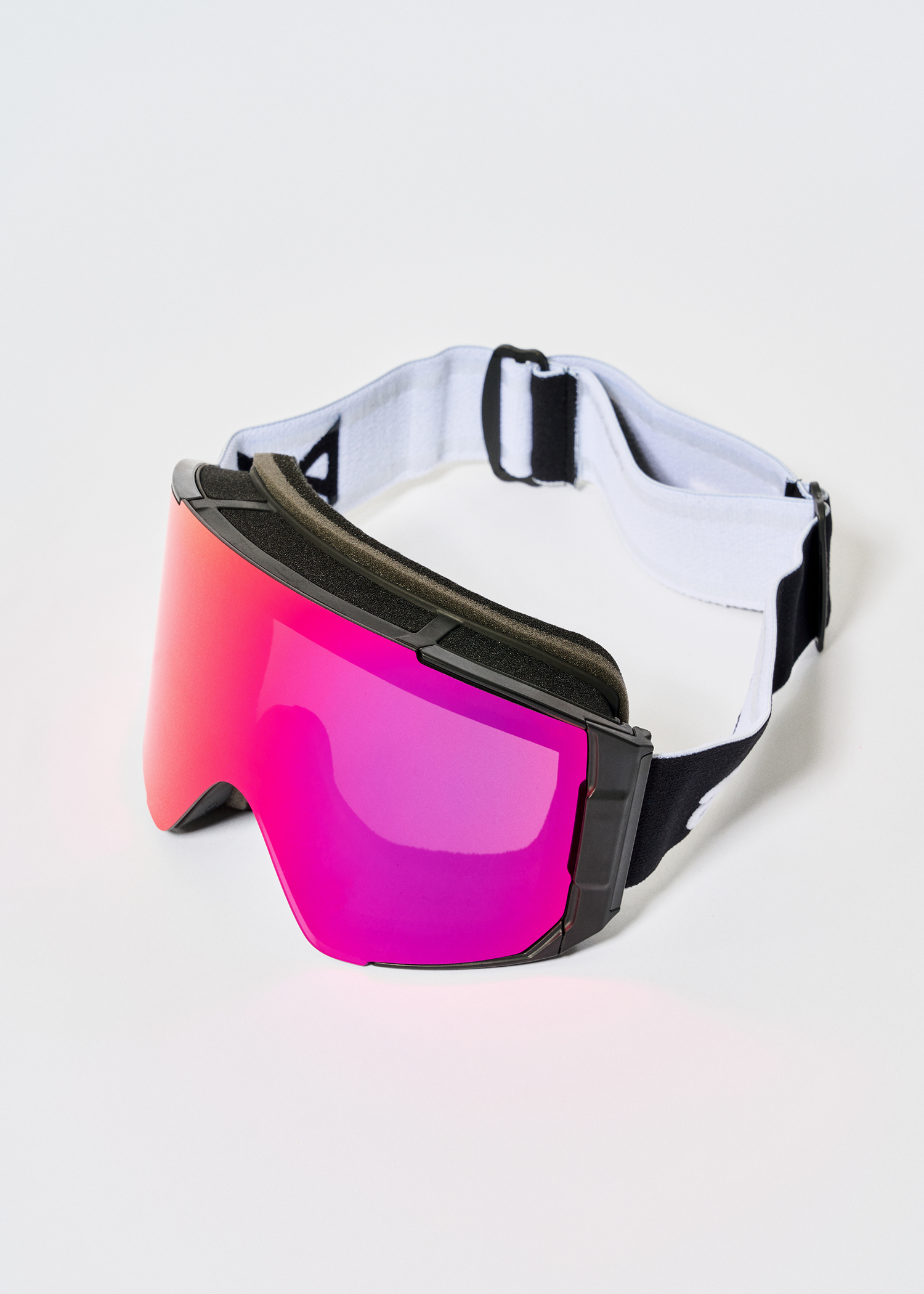 Anon Sync Black / Perceive Sunny Red + Perceive Cloudy Burst Goggles