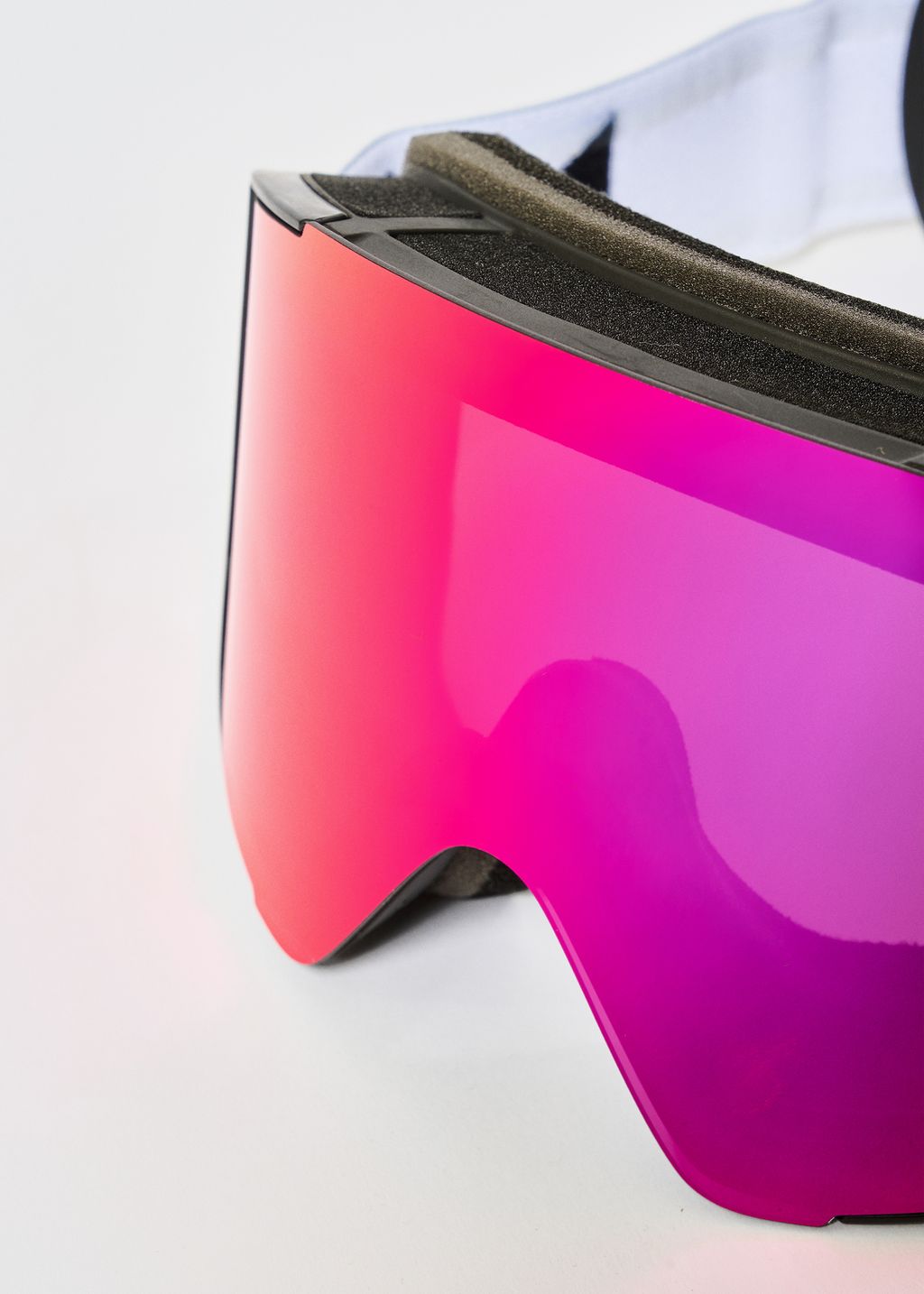 Anon Sync Black / Perceive Sunny Red + Perceive Cloudy Burst Goggles