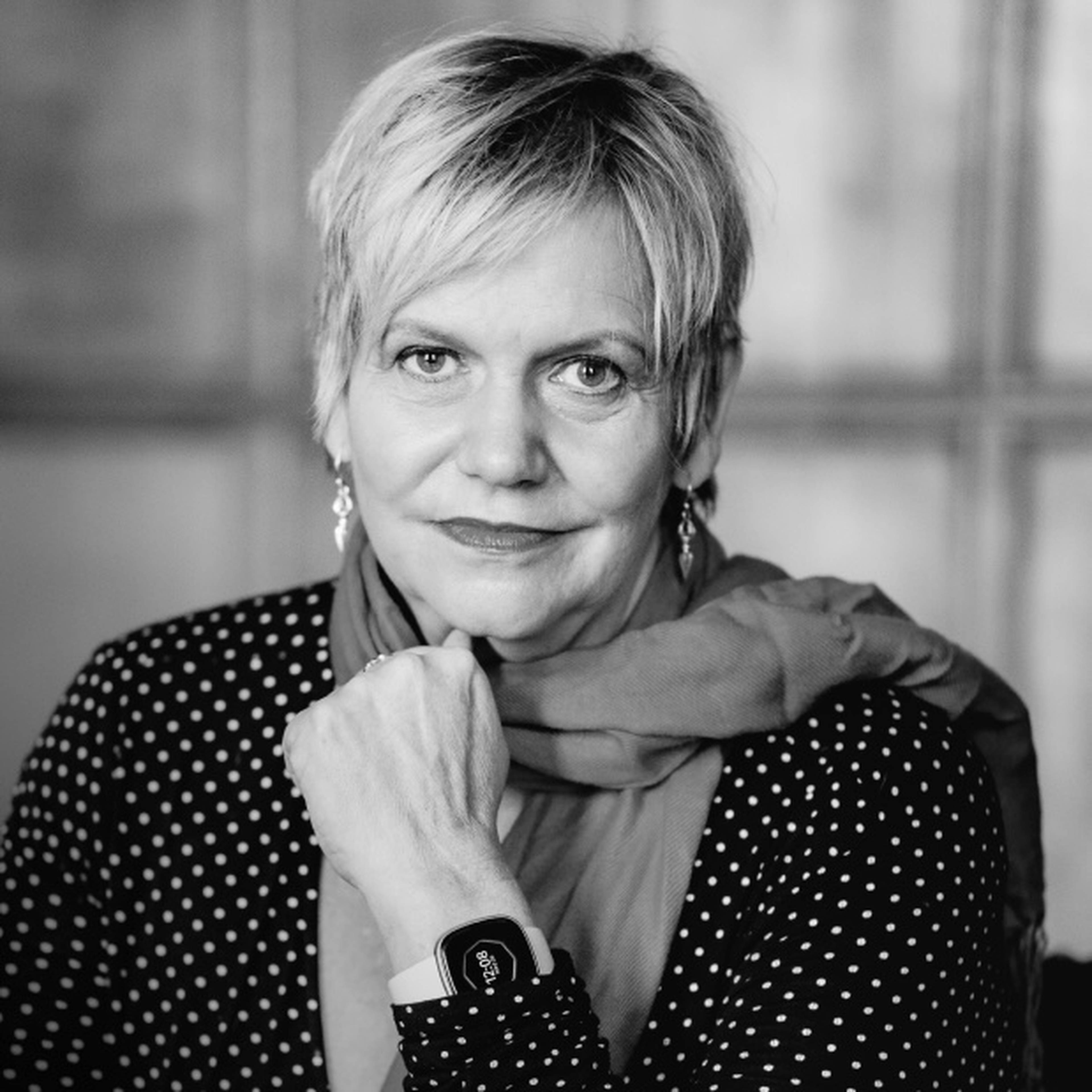 Headshot of Sharon Olivier in black and white