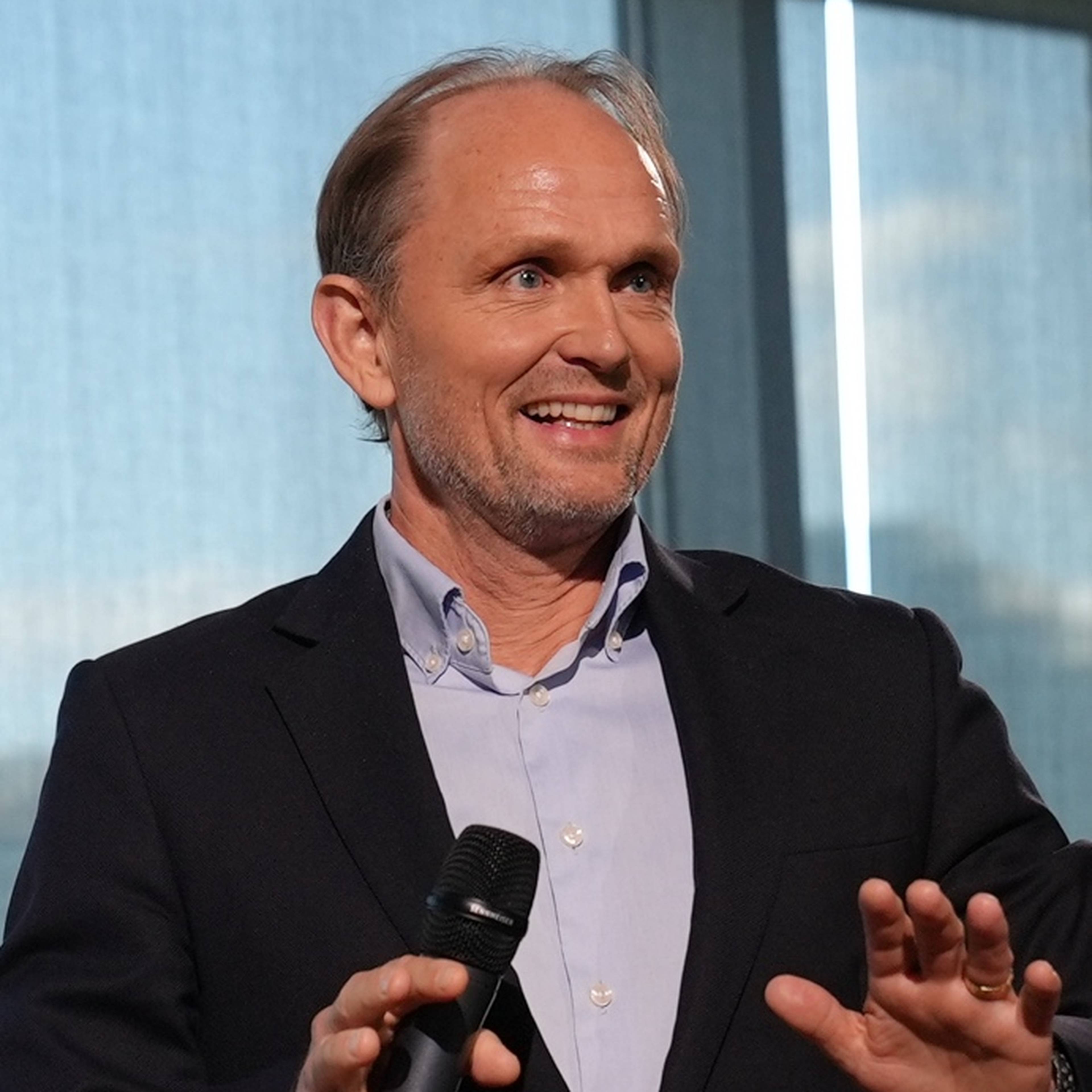 Headshot of Johan Roos