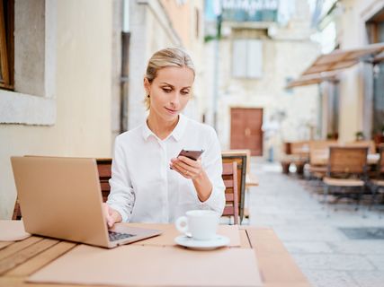Smart working in vacanza, ecco a chi piace l’holiday working
