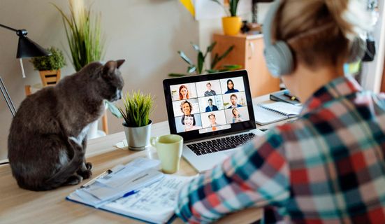 ¿Qué es el trabajo híbrido? Analizamos este modelo laboral