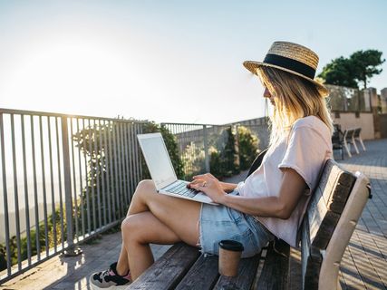 Smart working al mare o in montagna: cinque regole per lavorare al meglio