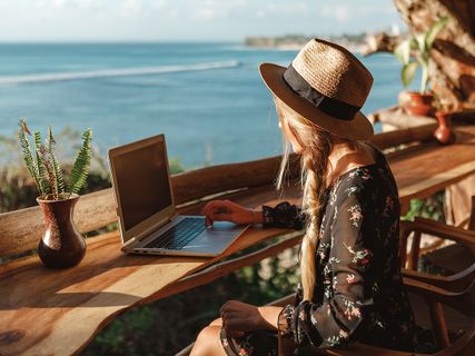 Galateo dello smart working in vacanza: i consigli essenziali per farlo al meglio