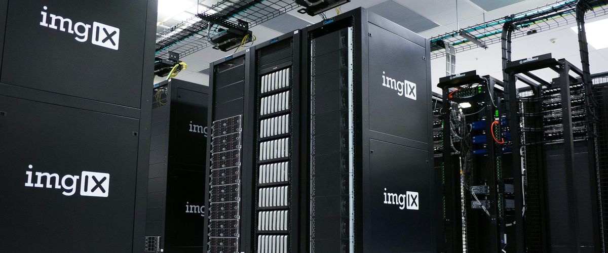 Rechenzentrum mit mehreren Servern