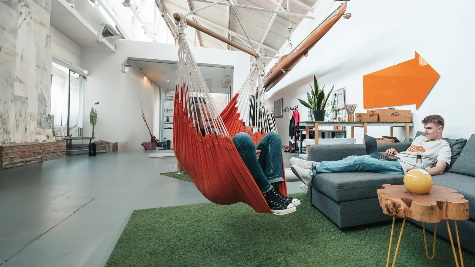 Mitarbeiter Magnus Megger & Martin Kohl von hybrid experts