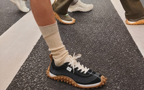 ami paris レザースニーカー Ami Paris新作スニーカー「Mirage」登場、友情を映す佇まい