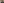 Ein Mitarbeiter der Valencia sitzt auf einer Holzbank in einer sonnigen Parklandschaft. Er trägt einen dunkelgrauen Hoodie und eine Brille mit schwarzem Rahmen. Im Hintergrund sind eine Brücke und herbstlich gefärbte Bäume zu sehen.