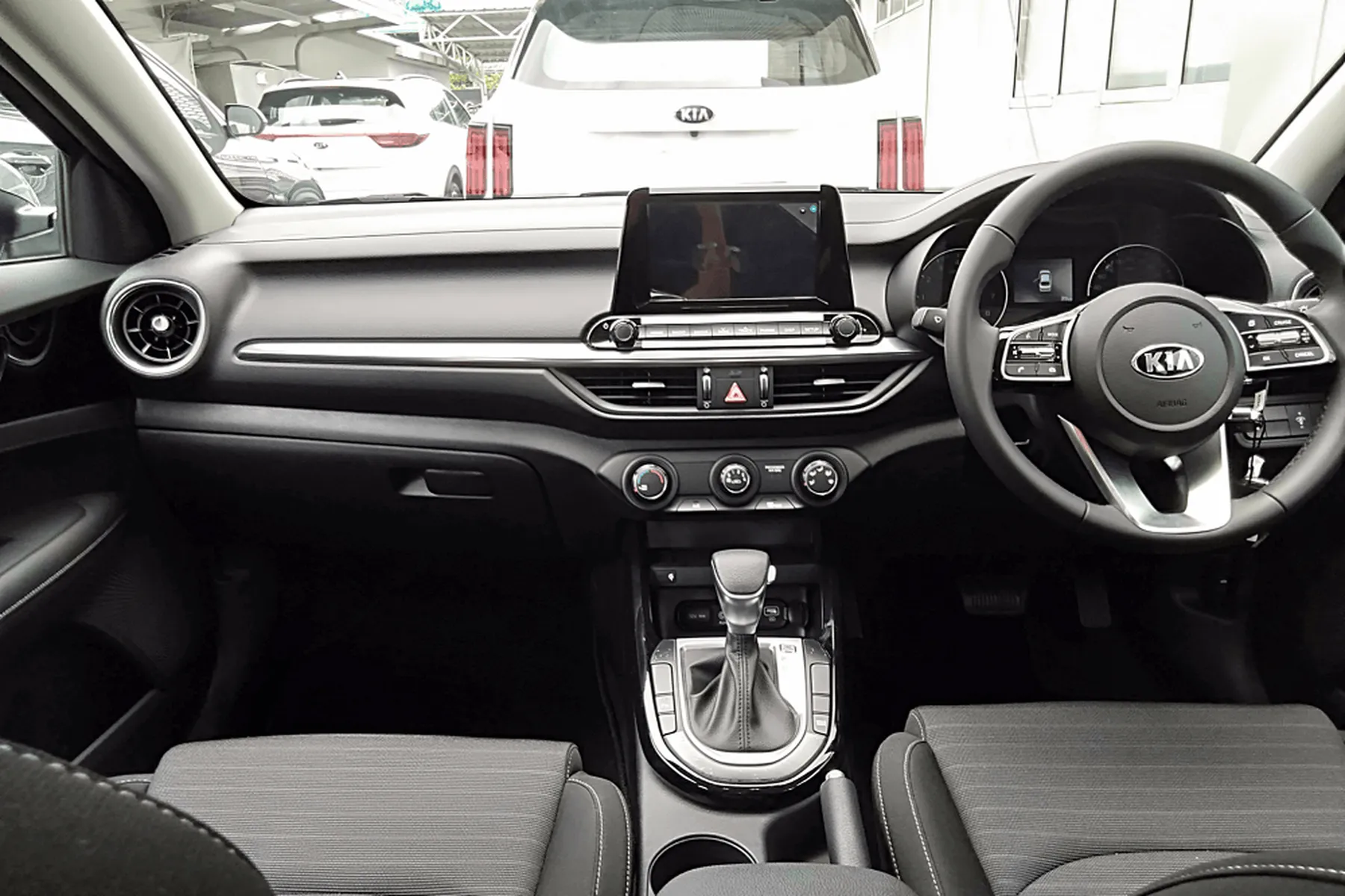 Try it or buy it, you’re in good hands in a Kia Cerato S with Safety Pack