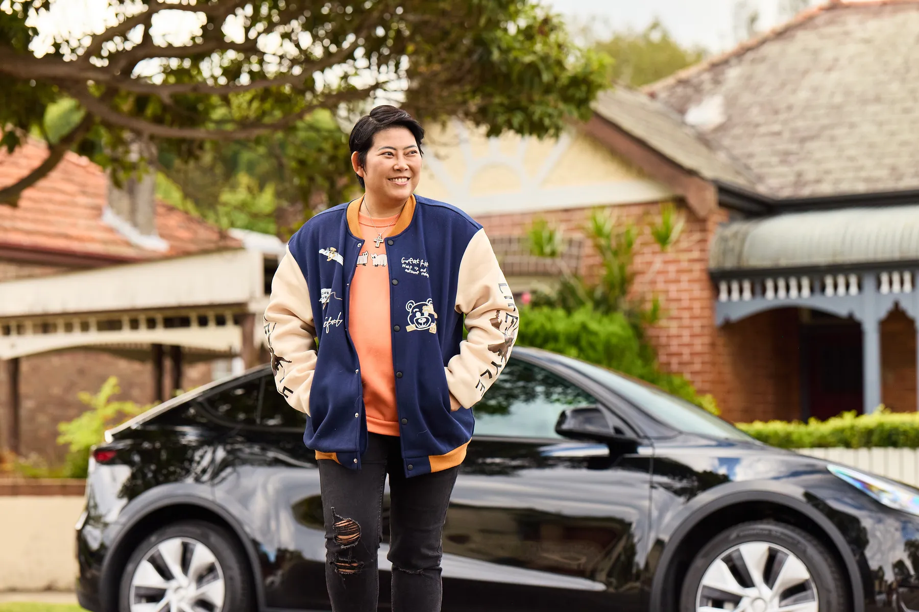 Splend customer with her car
