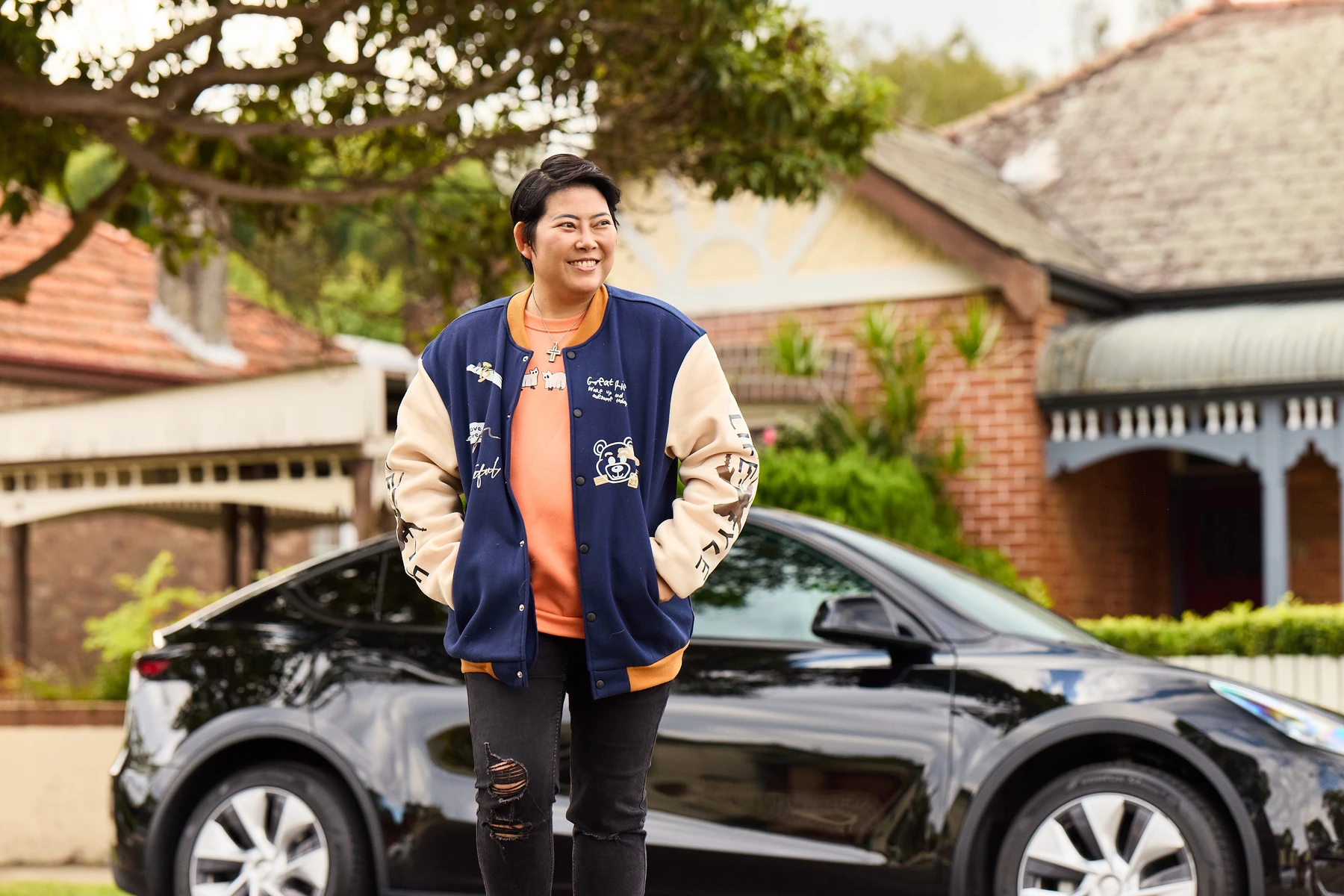 Splend customer with her car