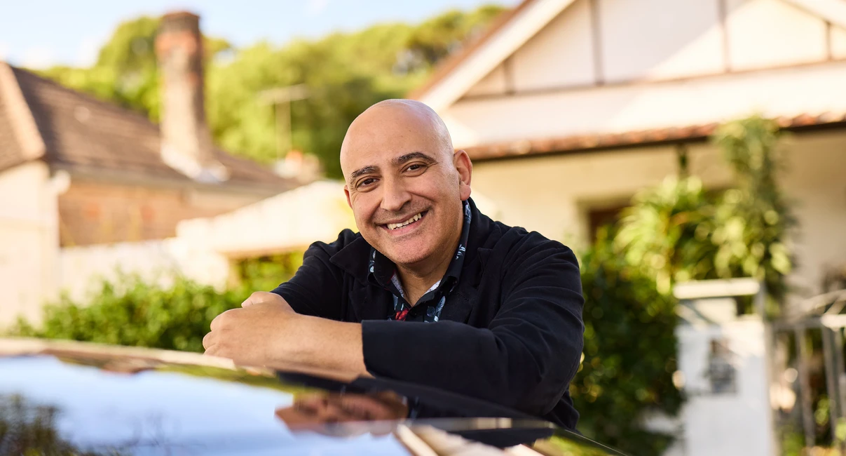 Splend Customer having a break with his car