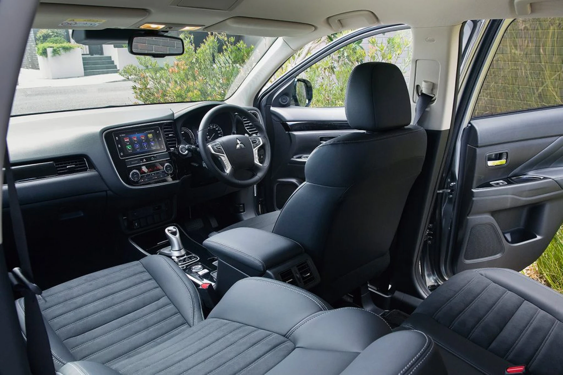 mitsubishi-outlander-interior