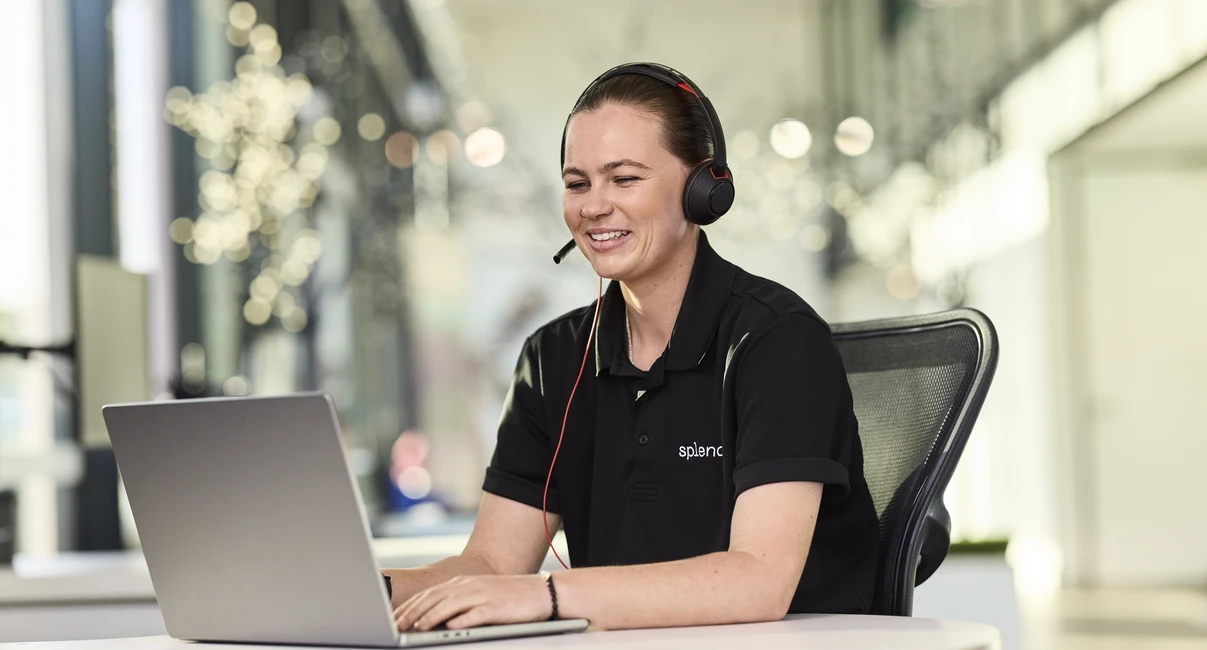 Female Splend employee working at Hub