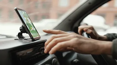Google Maps vs Waze