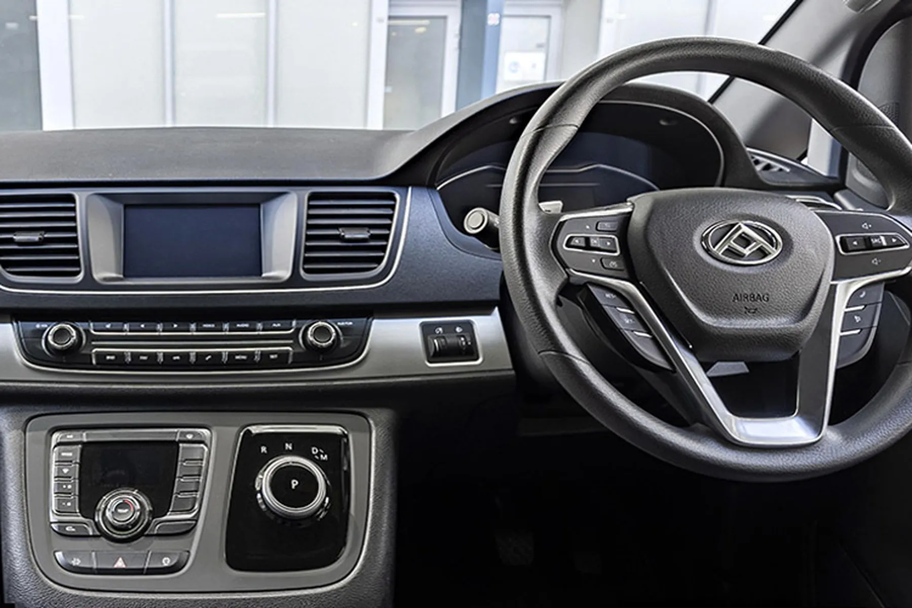 LDV G10+ interior