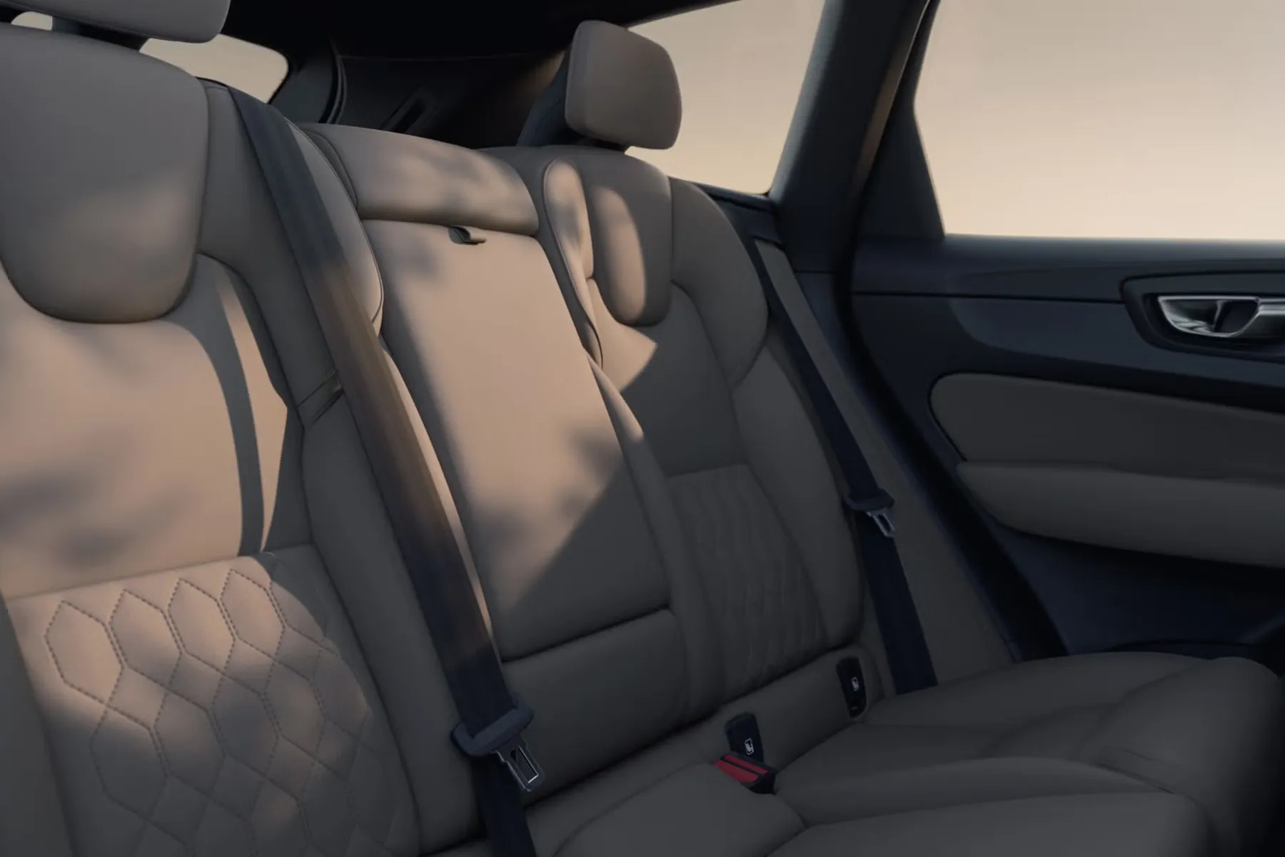 Volvo XC60 Plus rear passenger legroom