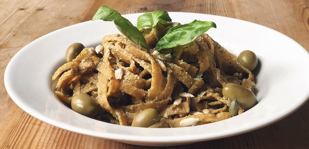 Bloggbild för: Recept: Pasta med pesto och oliver