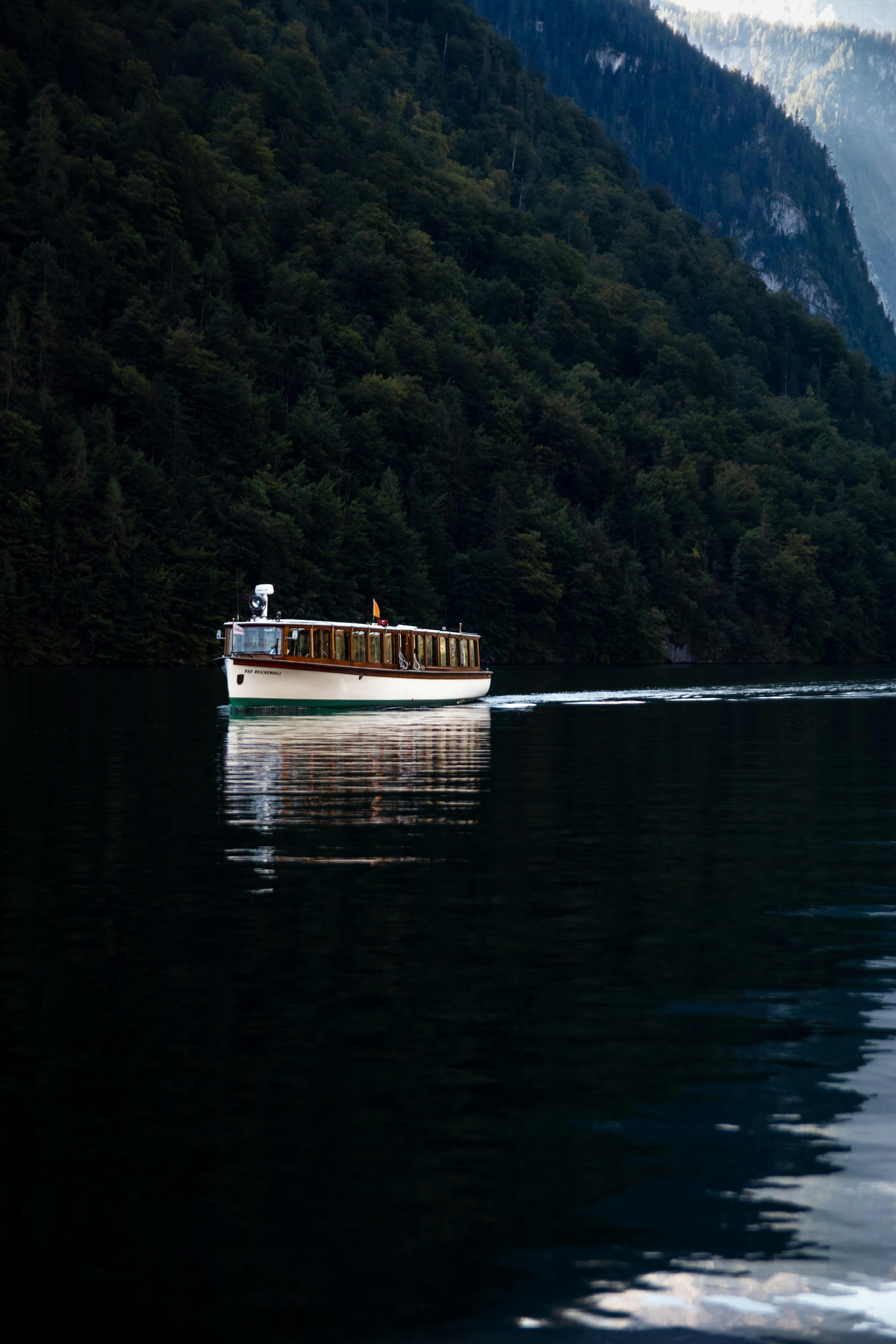 Eine Fähre auf dem Königssee