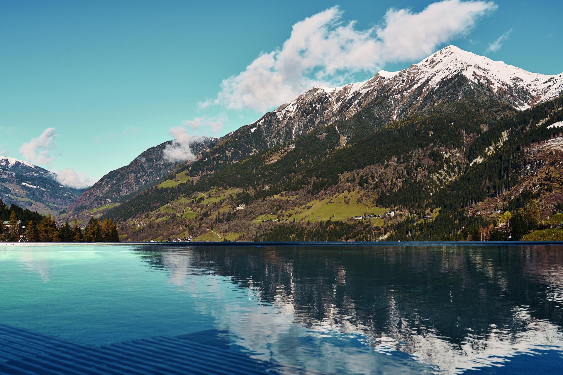 bergpanaroma im pool