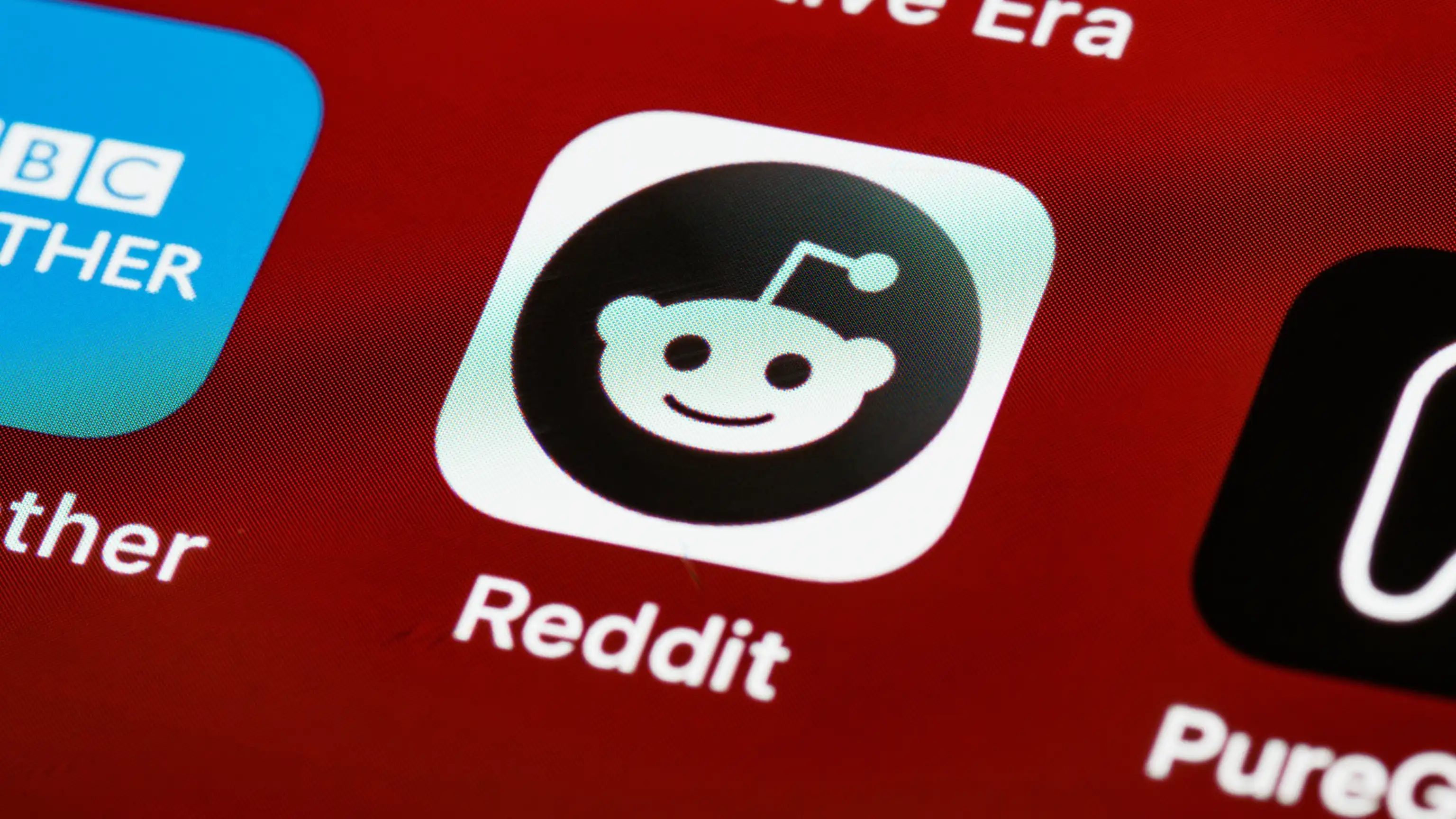 How Solicitors Can Effectively Market on Reddit