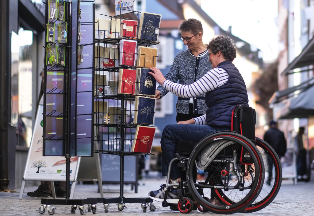 Compact and practical frame shape