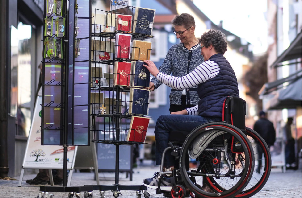 Compact and practical frame shape