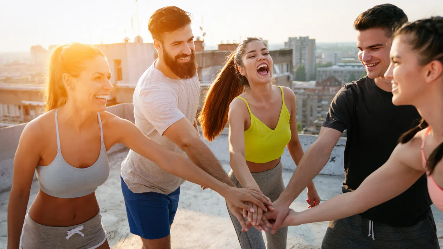 Cover vom Blogartikel über Community mit 5 Personen in Sportkleidung