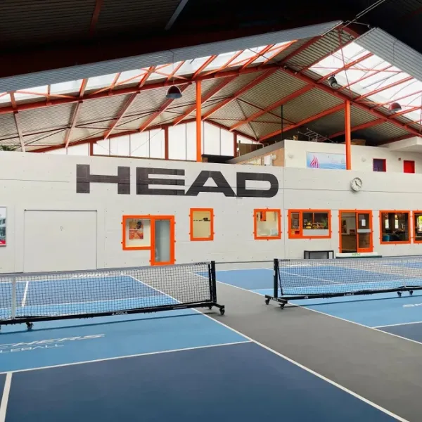 Pickleball Plätze von Tennis und Squash Grüze