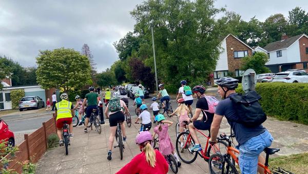 How to set up a bike bus