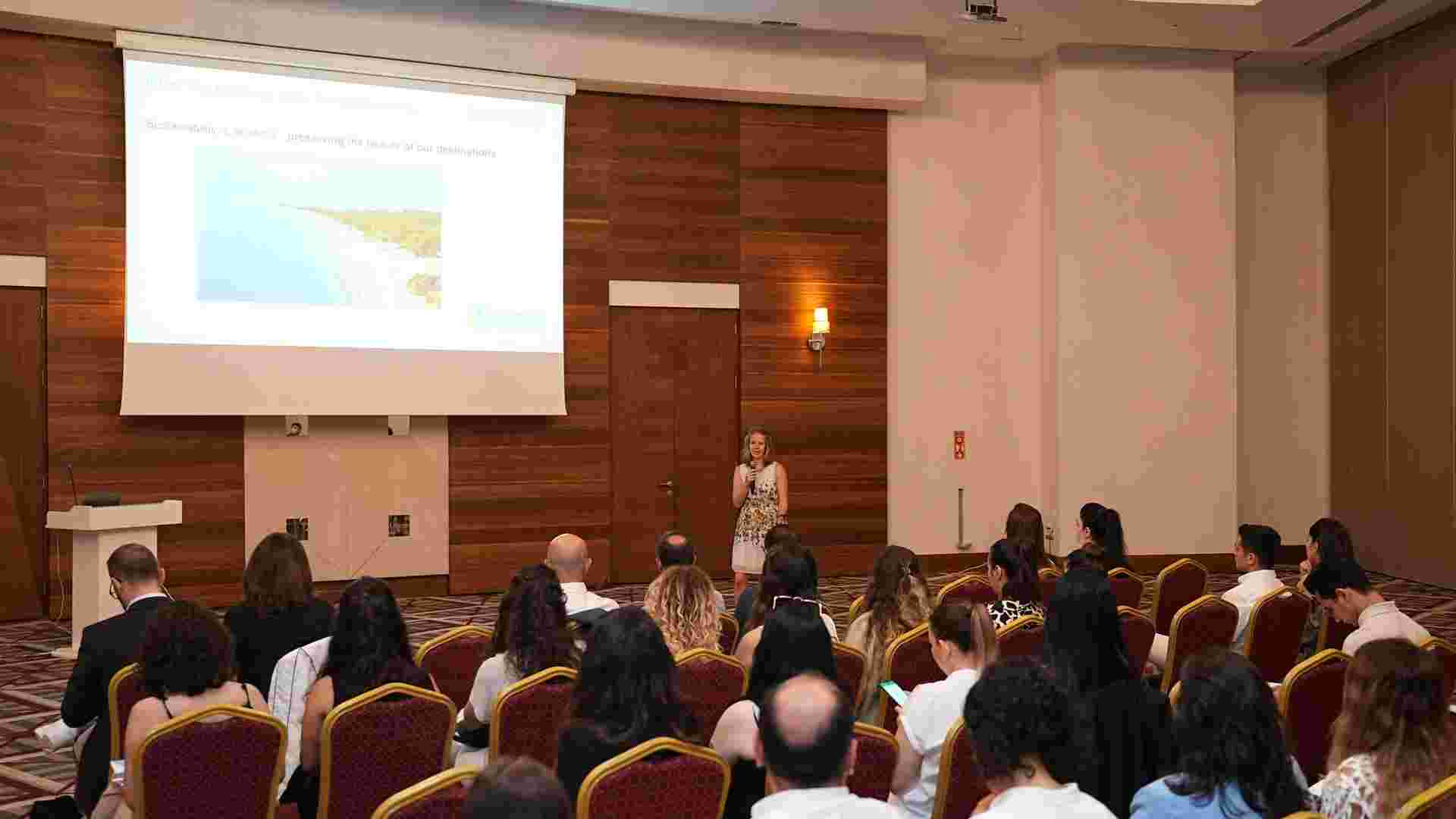 Green Skills im Einsatz: Nachhaltigkeitstrainings für Hotelteams