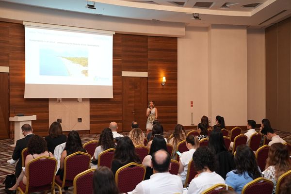 Green Skills im Einsatz: Nachhaltigkeitstrainings für Hotelteams