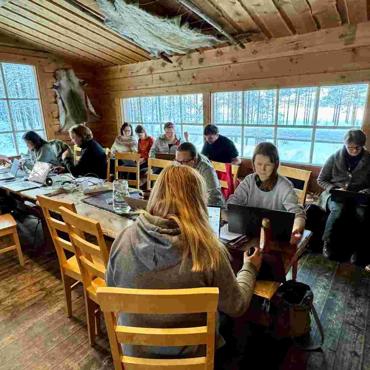 Workshop-Auftakt und Befragungen zu nachhaltigen Kommunikationsmethoden in Finnland