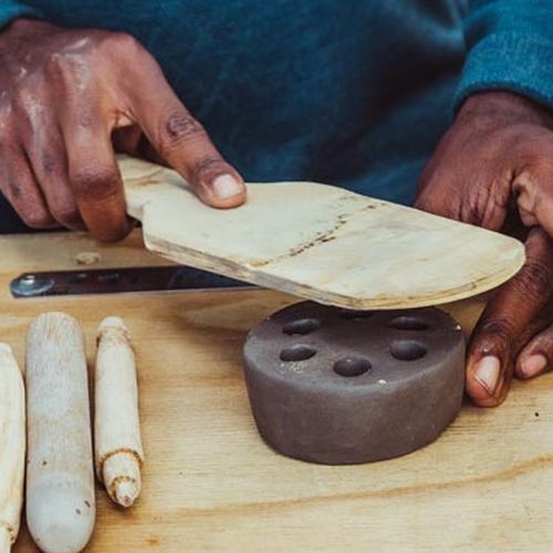 Turning waste into art: Income through aluminum recycling