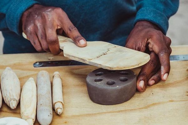 Turning waste into art: Income through aluminum recycling