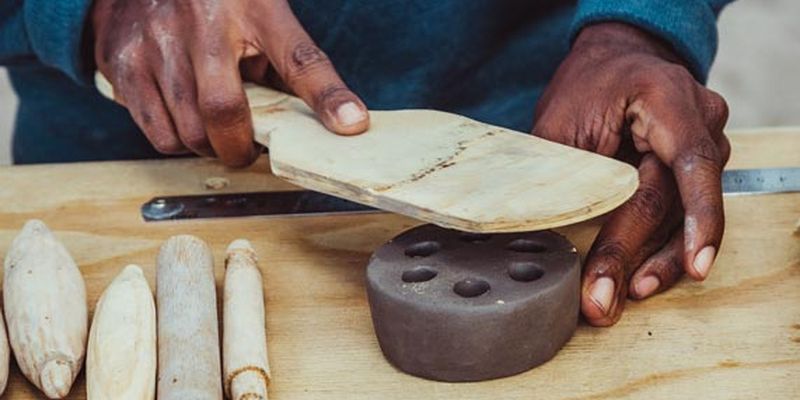 Turning waste into art: Income through aluminum recycling