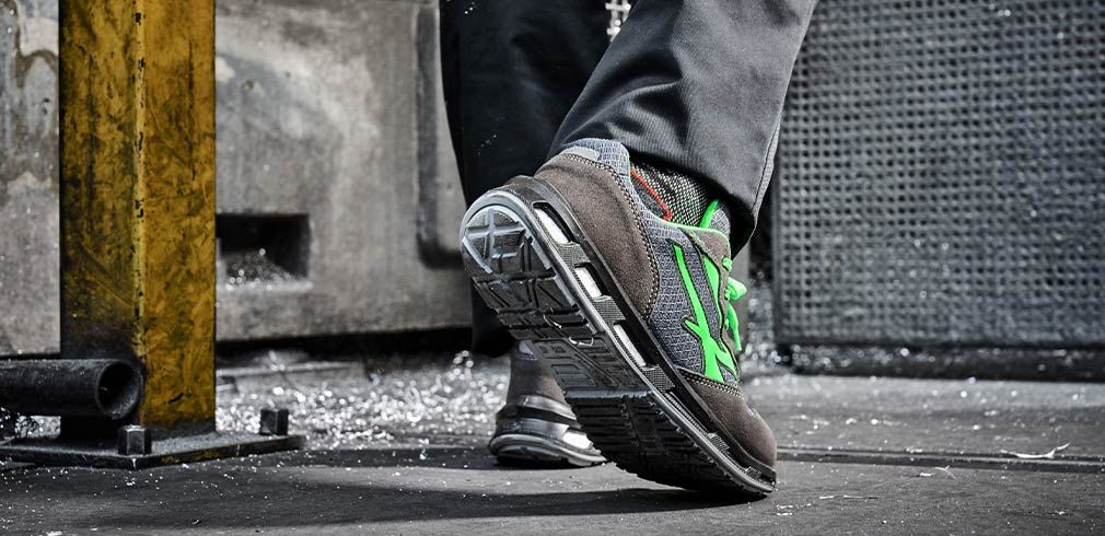 Reiniging en verzorging van veiligheidsschoenenn